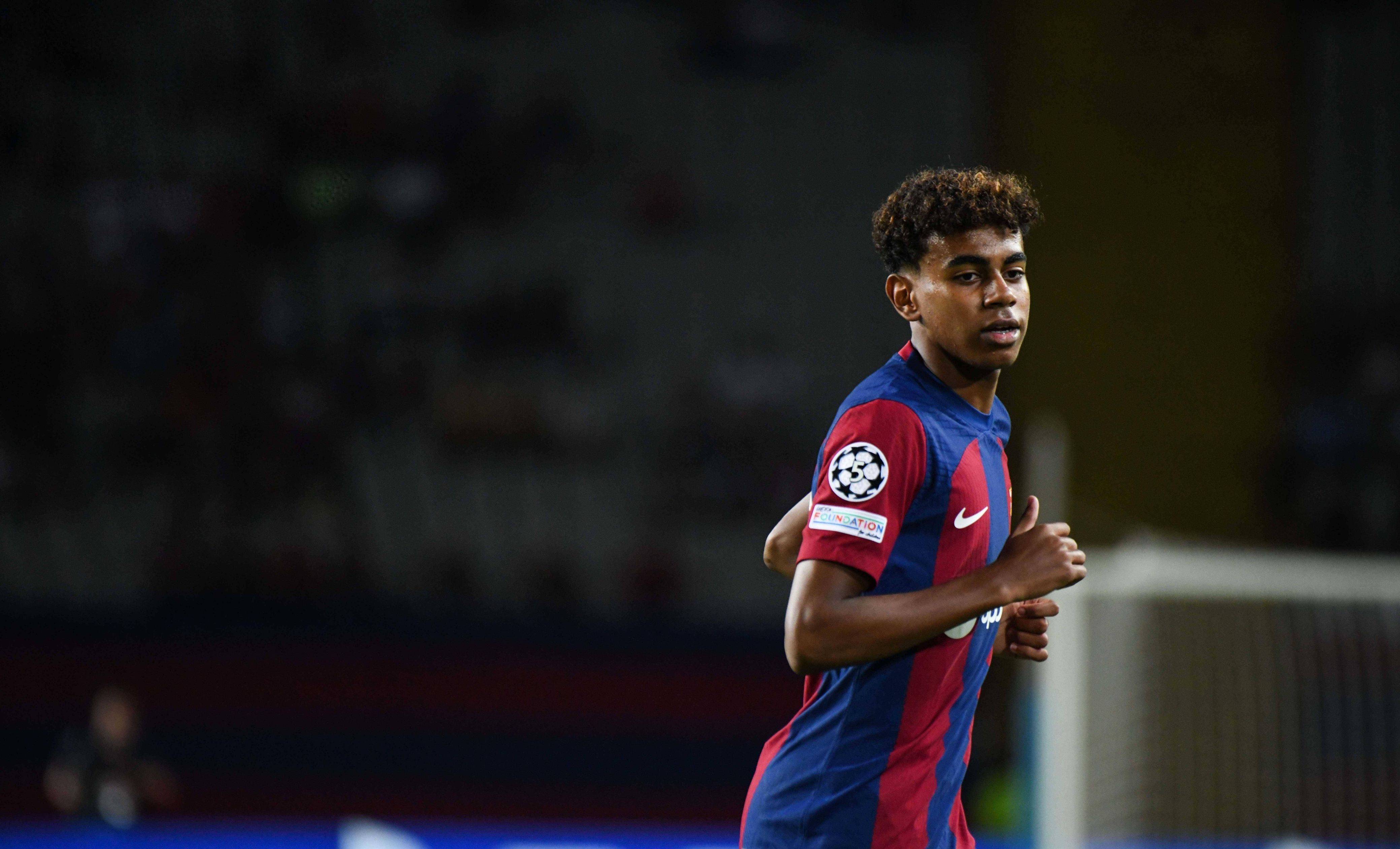 拜仁战平阿森纳，莱万梅开二度西甲