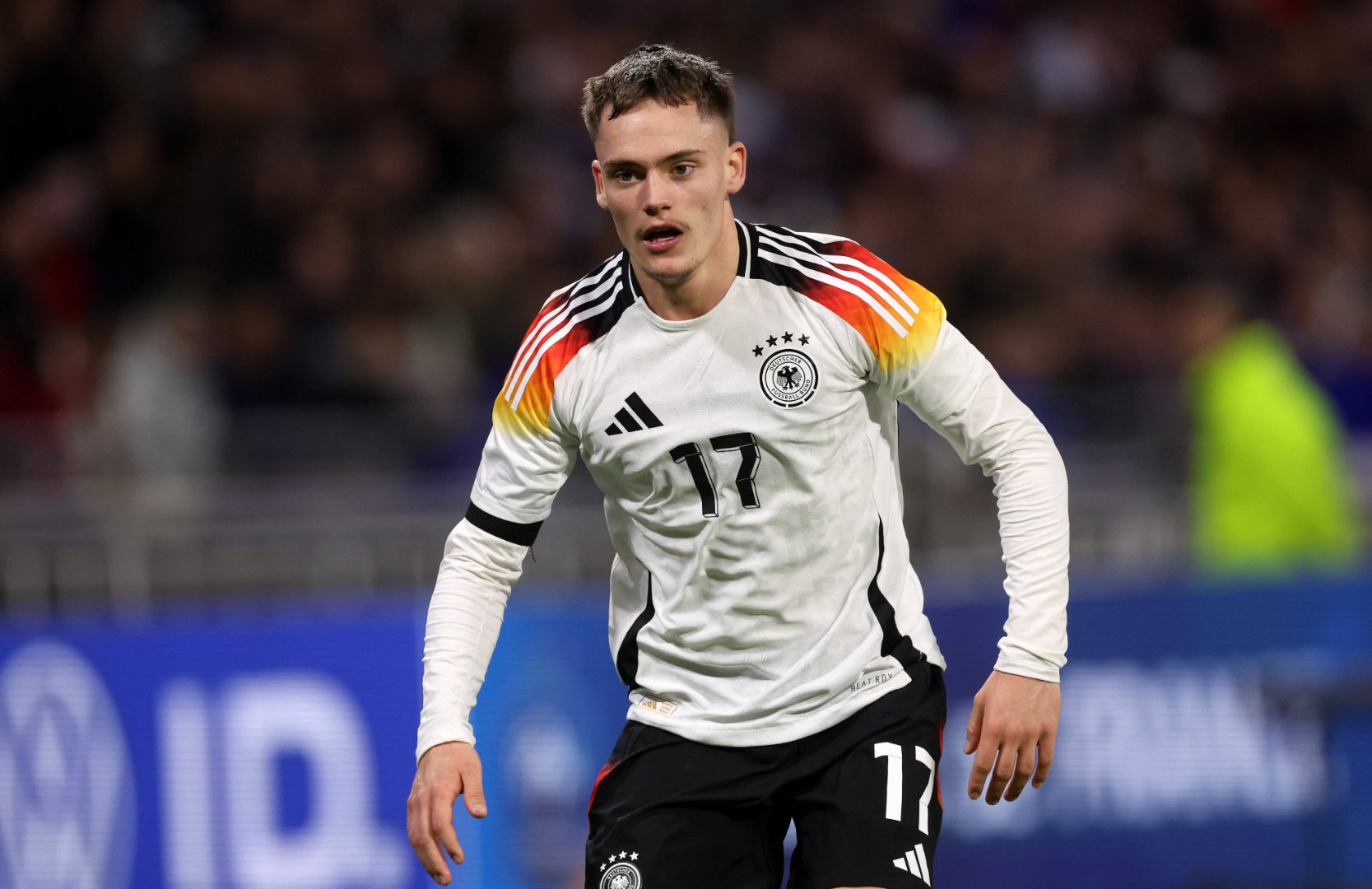 里昂力克拜仁，内马尔梅开二度意甲的简单介绍