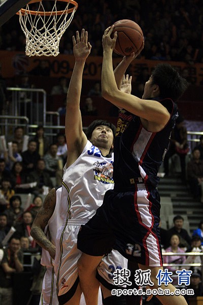 青海队与新疆队的比赛火爆上演